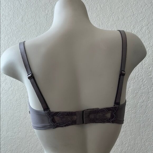 Victoria's Secret Gray Lace Underwire Bra with Scalloped Edges - Picture 5 of 6
